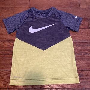 Nike tee kids